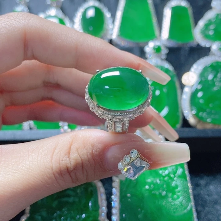 翡翠颈饰未镶嵌18158209。