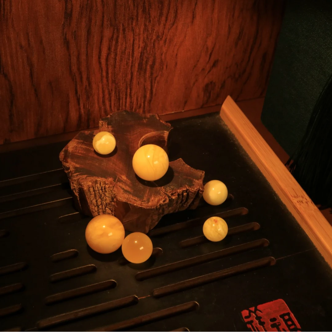 【三皮出品】蜜蜡俄料圆珠单珠配饰满百飘花无气泡多样性随机发货