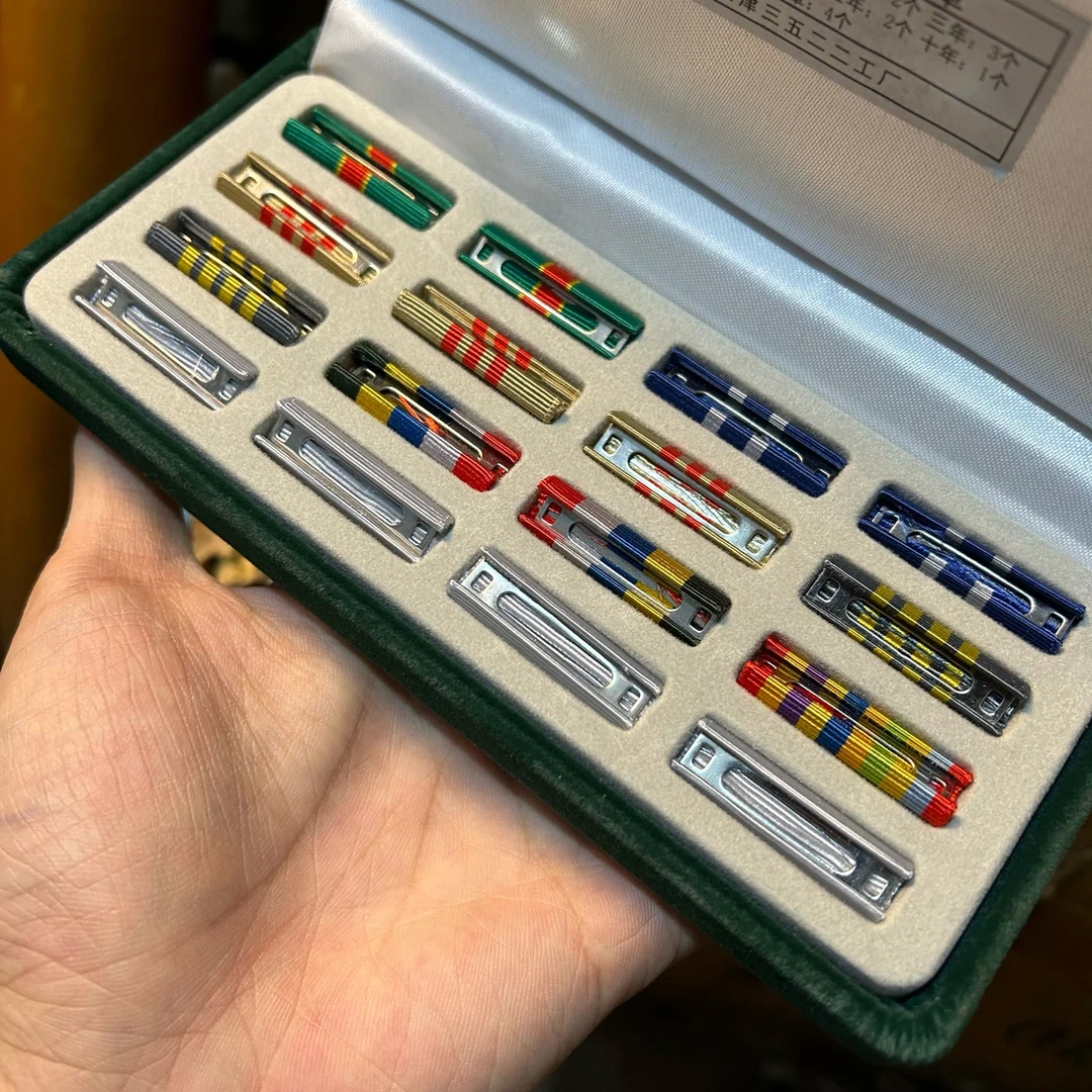 正品老货绿色毛绒盒文具盒07年产全新库存
