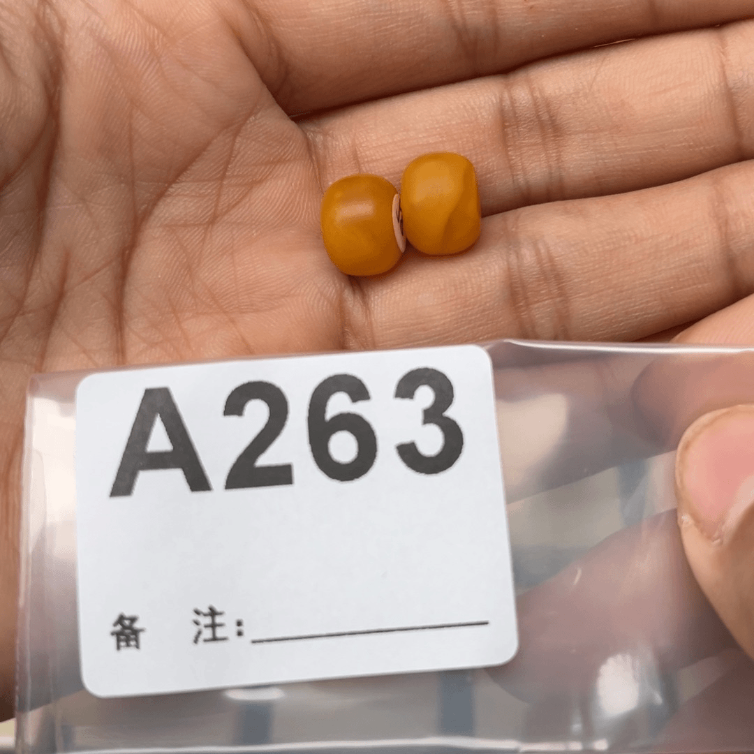 蜜蜡裸石未镶嵌蜜蜡 卡10.5*7.8墩子一对