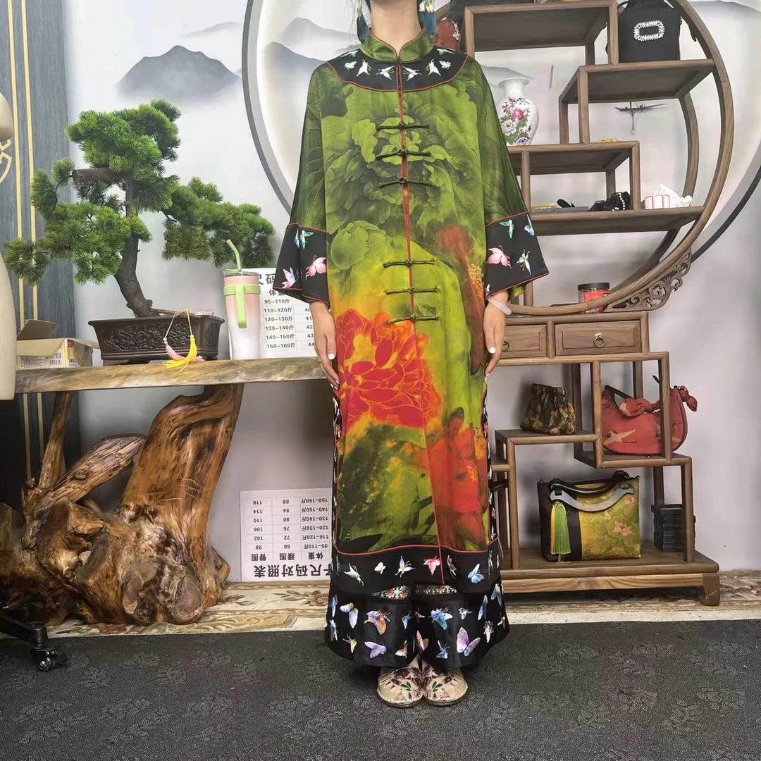 60姆米重锻手推绣绿底牡丹花风衣100桑蚕丝款