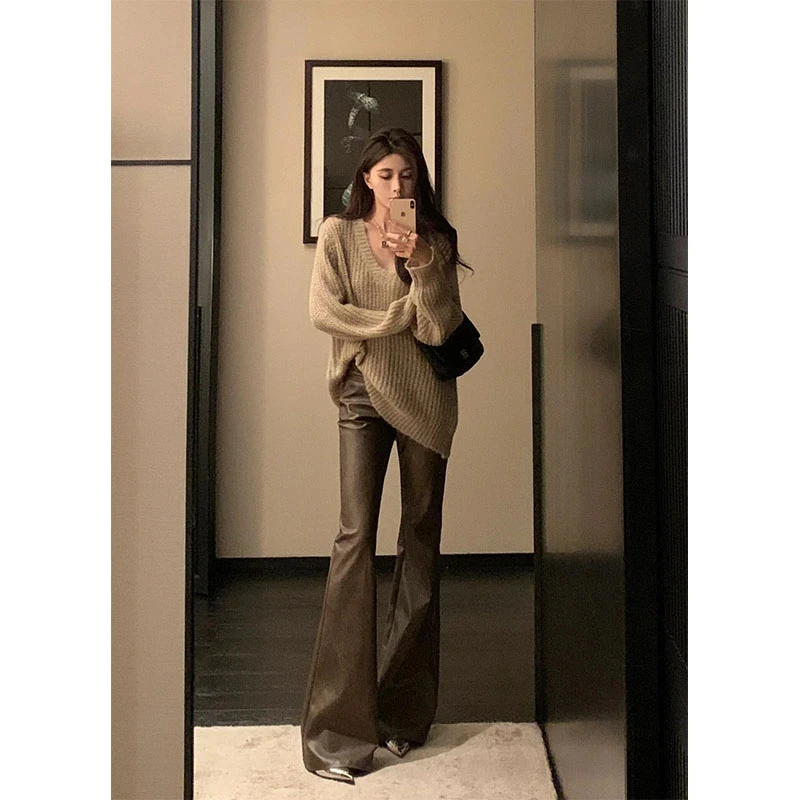 2025秋季新款轻熟时尚辣妹宽松V领长袖针织上衣高腰直筒喇叭长裤