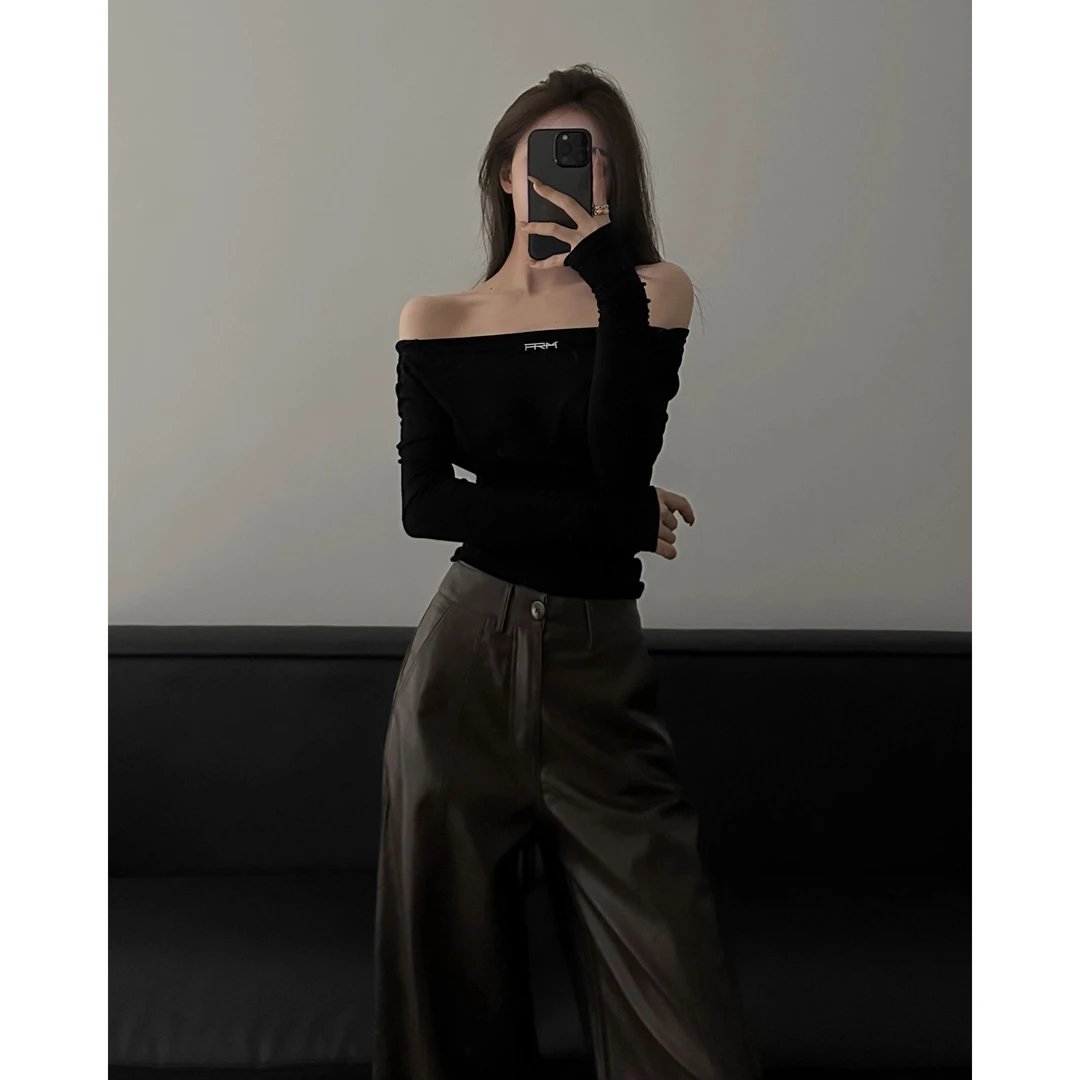 2025秋季新款御姐风纯欲盐系炸街黑色性感一字肩上衣高腰阔腿皮裤