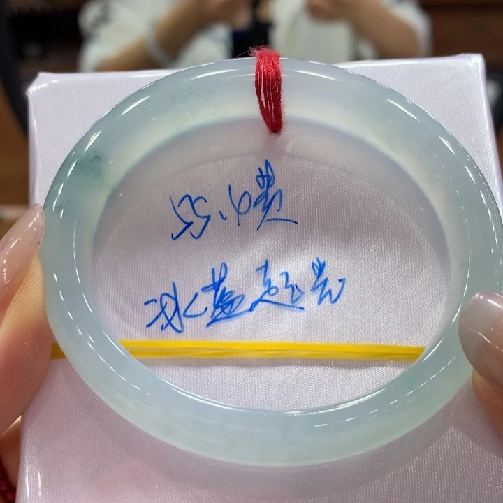 翡翠手镯未镶嵌翡翠手镯