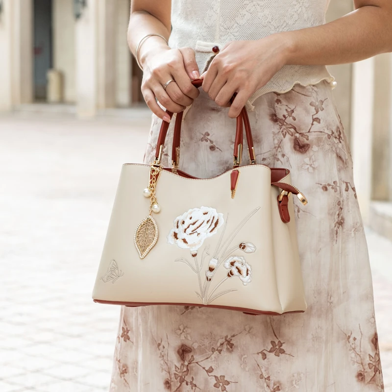 母亲节生日礼物刺绣手提妈妈包高级感百搭大气中年女士单肩斜挎包