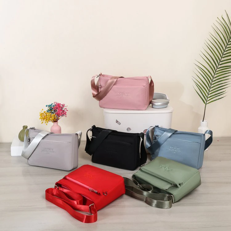 防泼水时尚女士斜跨布包多功能简约休闲百搭健身韩版单肩包