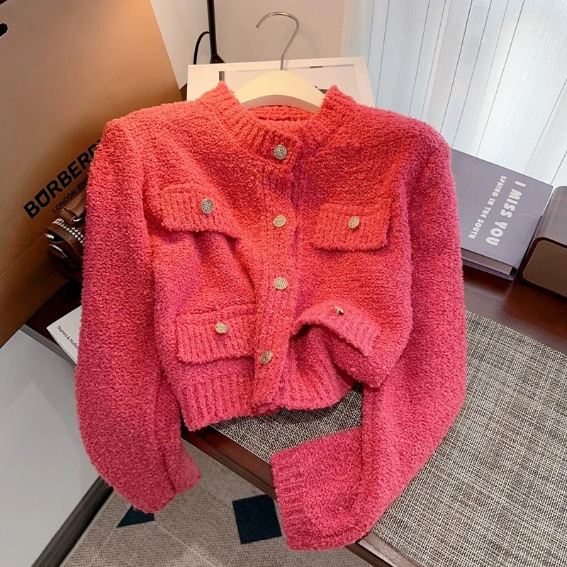 冬季多巴胺保暖穿搭小香风圆领毛衣外套女新款加厚软糯短款针织衫