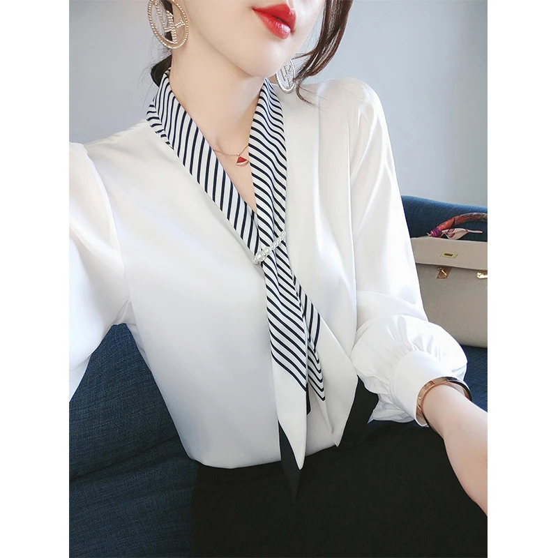 白色长袖缎面衬衫秋季上衣女新款2023年气质v领时尚小众别致衬衣