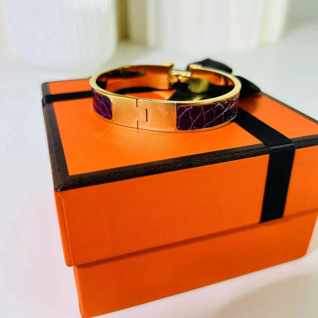 梵卡奇【送闺蜜】2024新款礼物蛇年鳄鱼配饰女士包包配饰