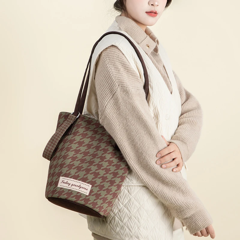 艺术鸭秋冬原创复古美拉德细肩带水桶包大容量千鸟格时尚斜挎包DK