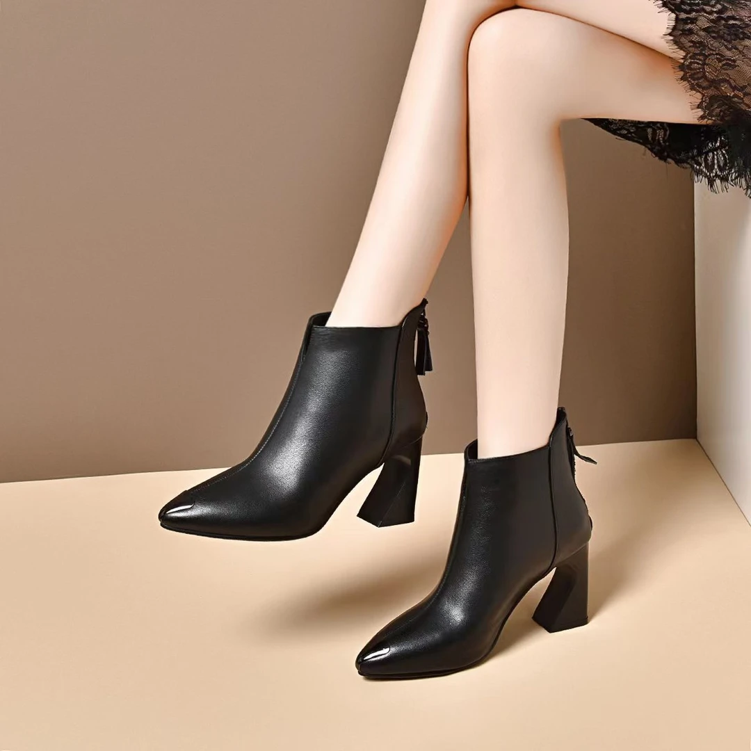 秋冬季尖头高跟小短靴女真皮中跟皮鞋春秋单靴粗跟马丁靴WS 2726