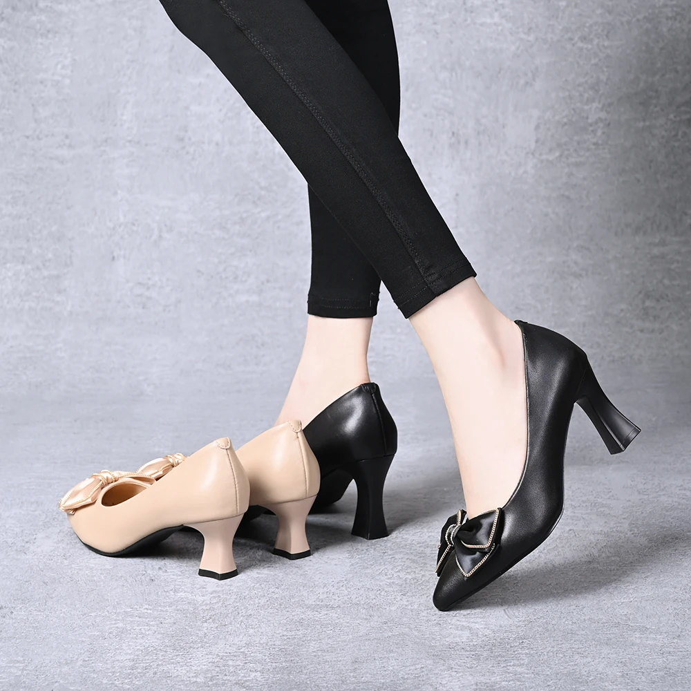 2024新款春秋季尖头浅口洋气软底女鞋秋款高跟鞋女妈妈蝴蝶结皮鞋