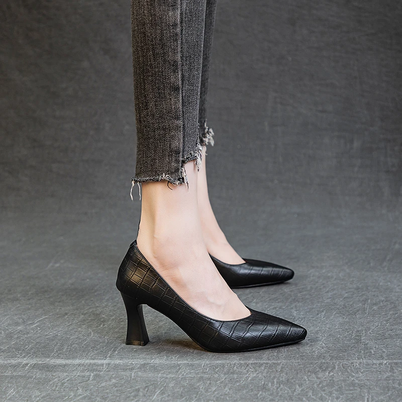 时尚单鞋女2025春秋季新款高跟鞋时尚黑色尖头软底细跟通勤工作鞋