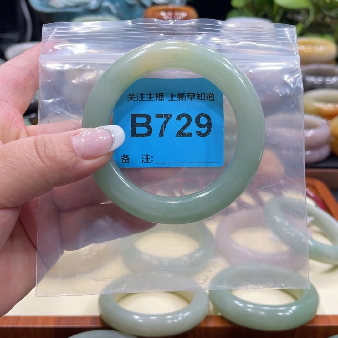 石英质玉手镯未镶嵌时***秀