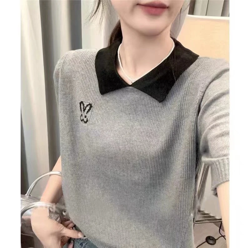 【灰色小兔】夏季上衣冰丝针织短袖方领T恤女薄款设计感显瘦