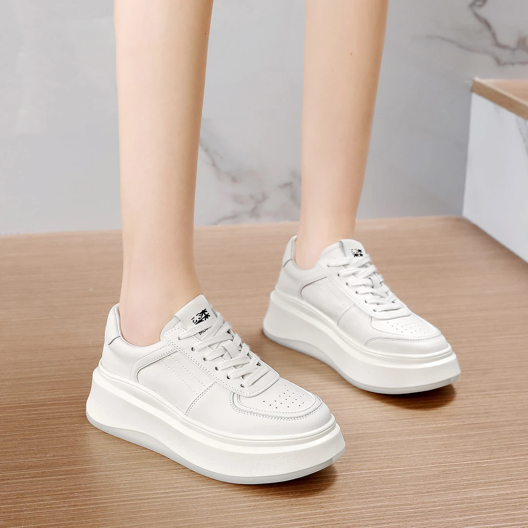 木林森2024秋季新款透气厚底小白鞋百搭时尚夏季学生系带板鞋低帮