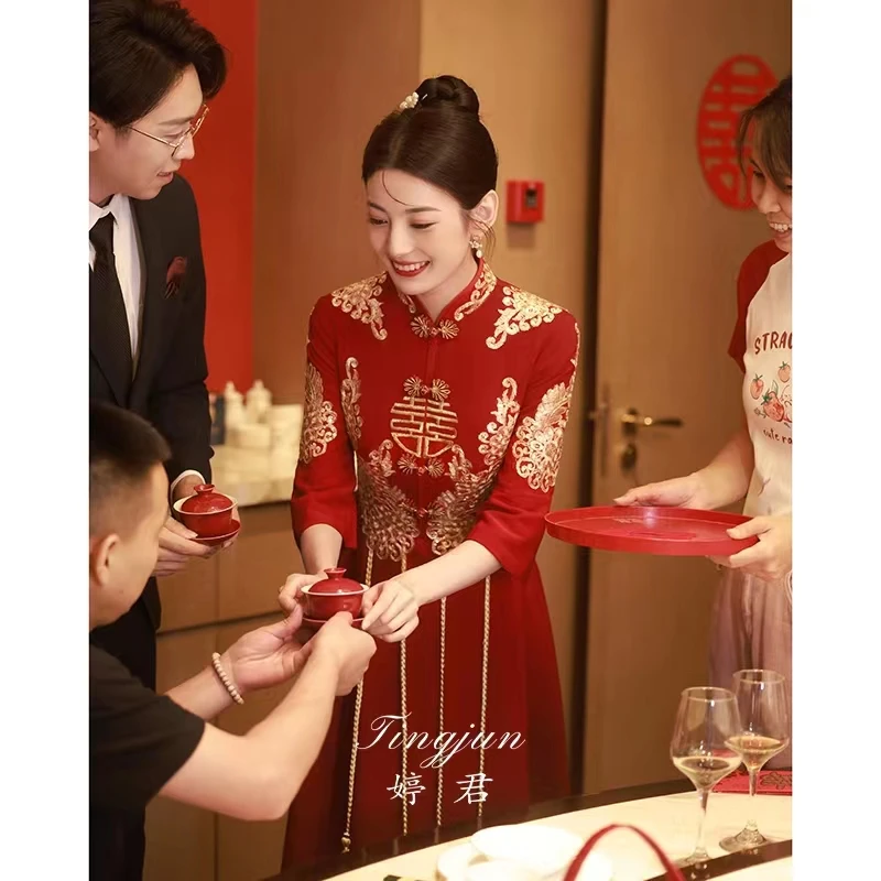 中式敬酒服2023新款新娘酒红色改良秀禾服旗袍中国风嫁衣订婚礼服