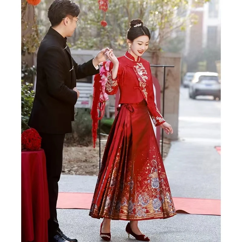 新中式订婚马面裙婚服套装2024新款敬酒服新娘红色秀禾服结婚礼服