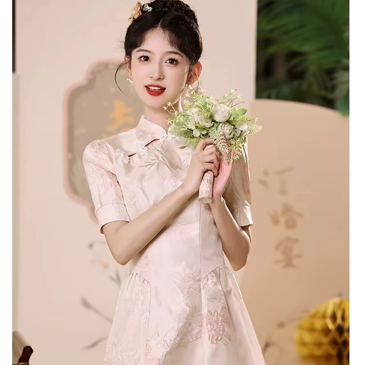 中式旗袍订婚礼服平时可穿衣服敬酒服2024新款新娘小个子粉色裙子