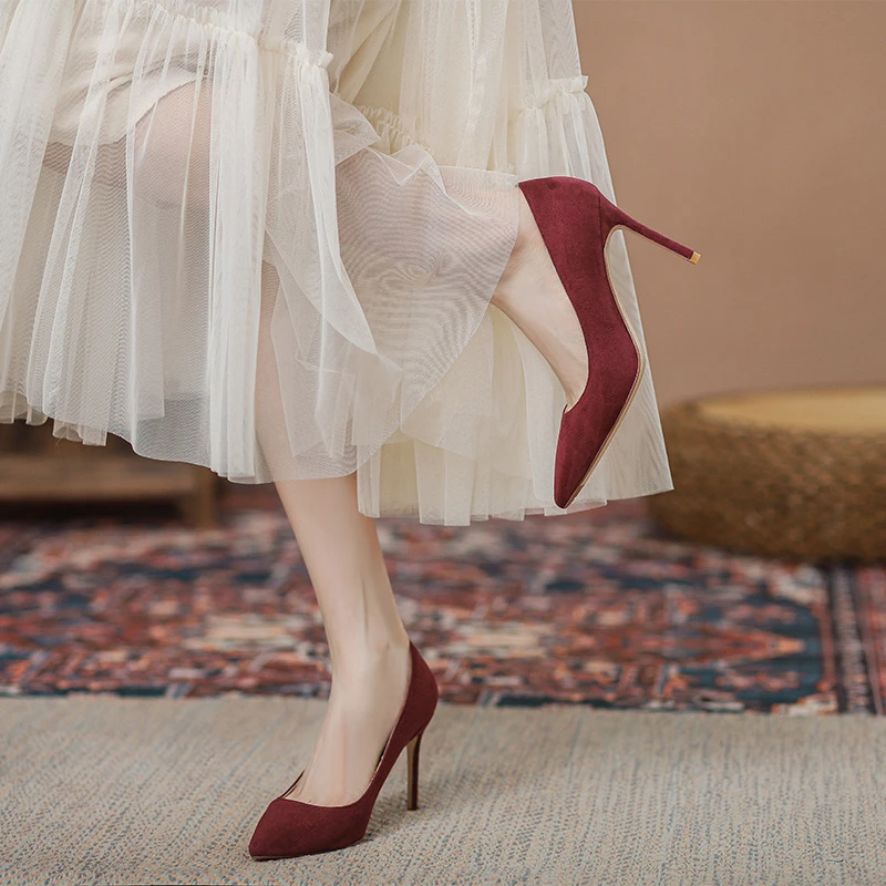 飞燕女鞋2024春夏新款绒面真皮舒适酒红色御姐显白通勤尖头高跟鞋