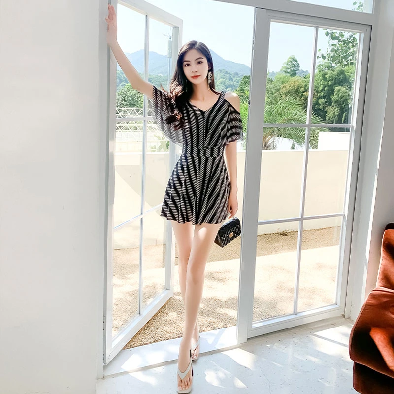 维多时尚平角大码女士裙式泳衣性感显瘦连体保守遮肚泡温泉游泳装