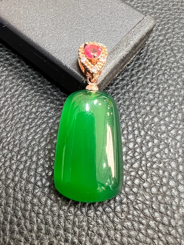 面面来财珠宝ST1856-金宝绿玛瑙绿无事牌吊坠-配绳-