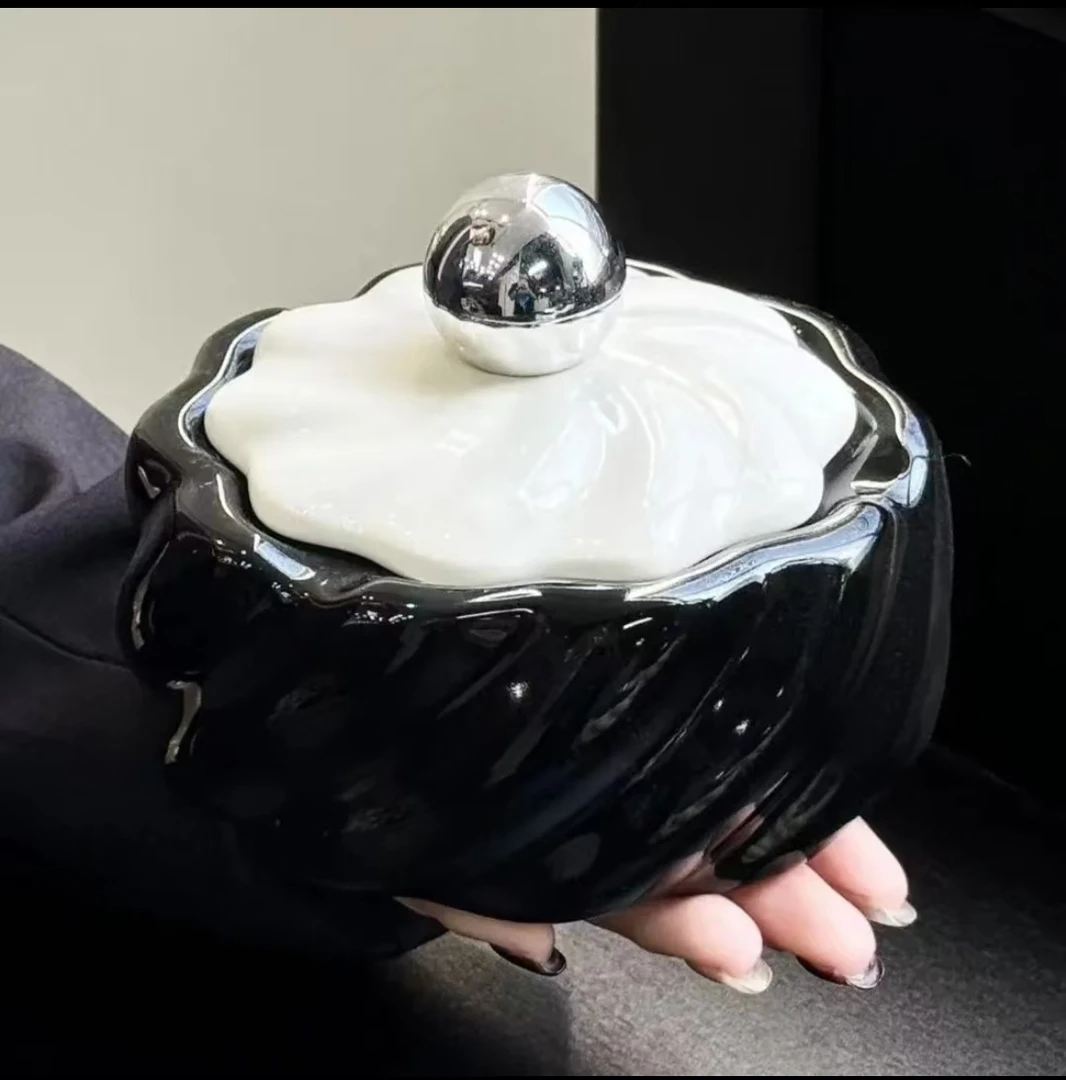 瓷家用烟灰缸带盖高档轻奢感创意高级感个性风客厅高级陶瓷感灰缸