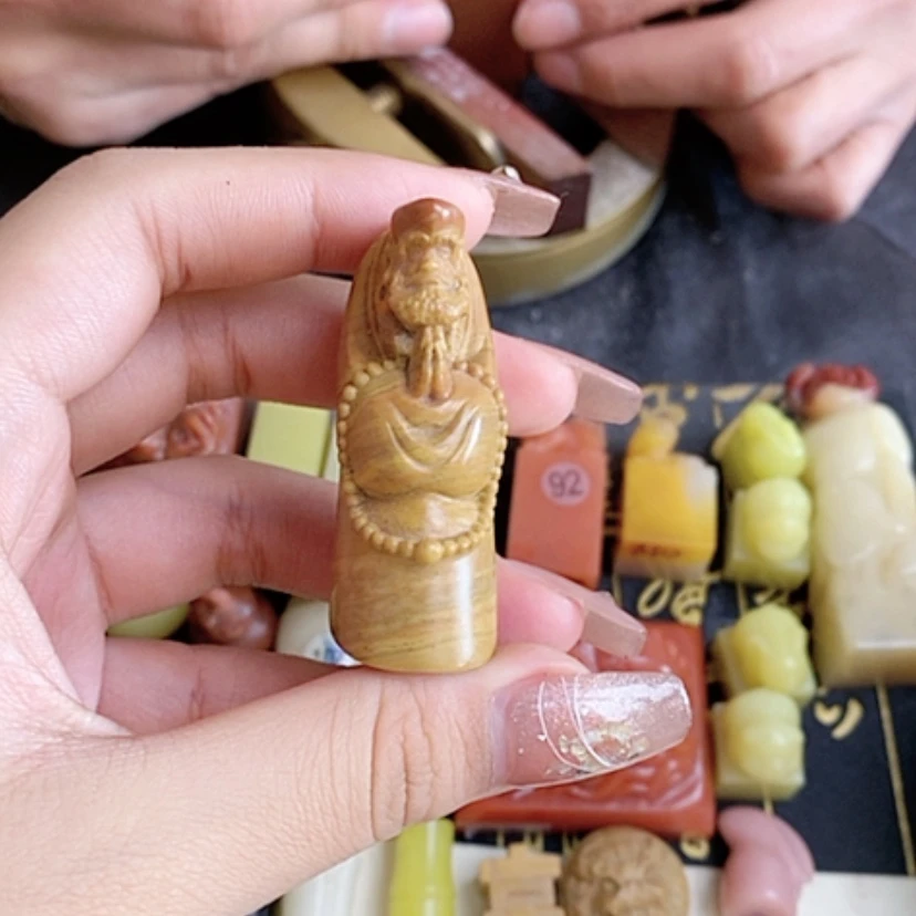 【闪购商品】老挝石?****兜