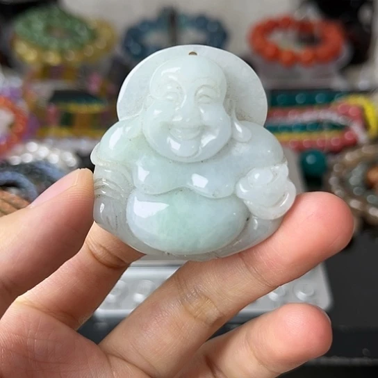 翡翠颈饰未镶嵌矿坑
