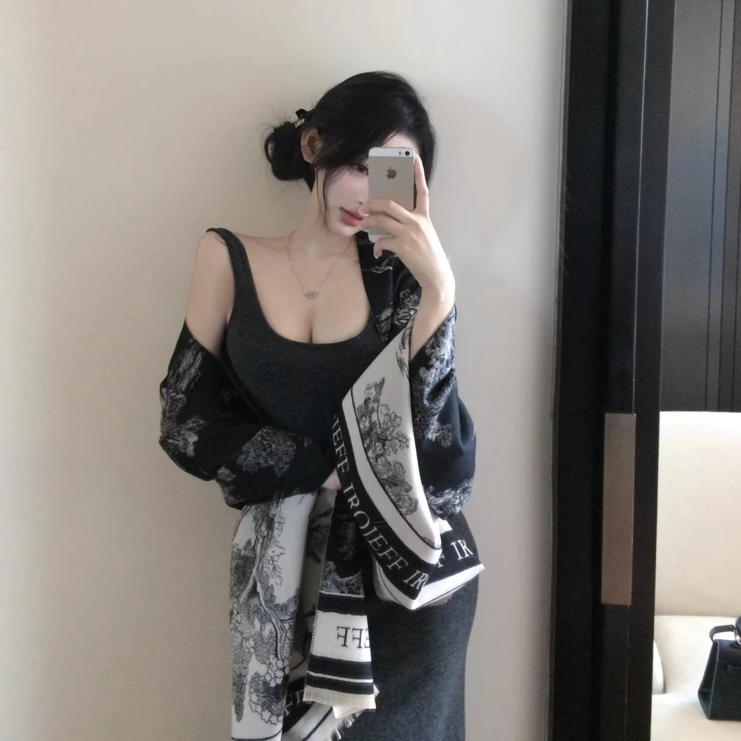 网红水墨双面空调披肩仿羊绒夏季围巾秋冬女冬季时尚百搭加厚两用