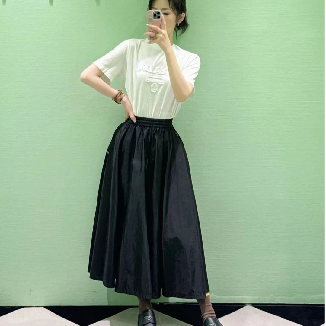 全新未使用 Prada/普拉达 FW24女士黑色珐琅标休闲长裙/公价16700