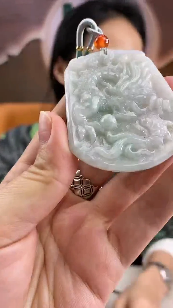 【闪购商品】翡翠颈饰未镶嵌龙牌