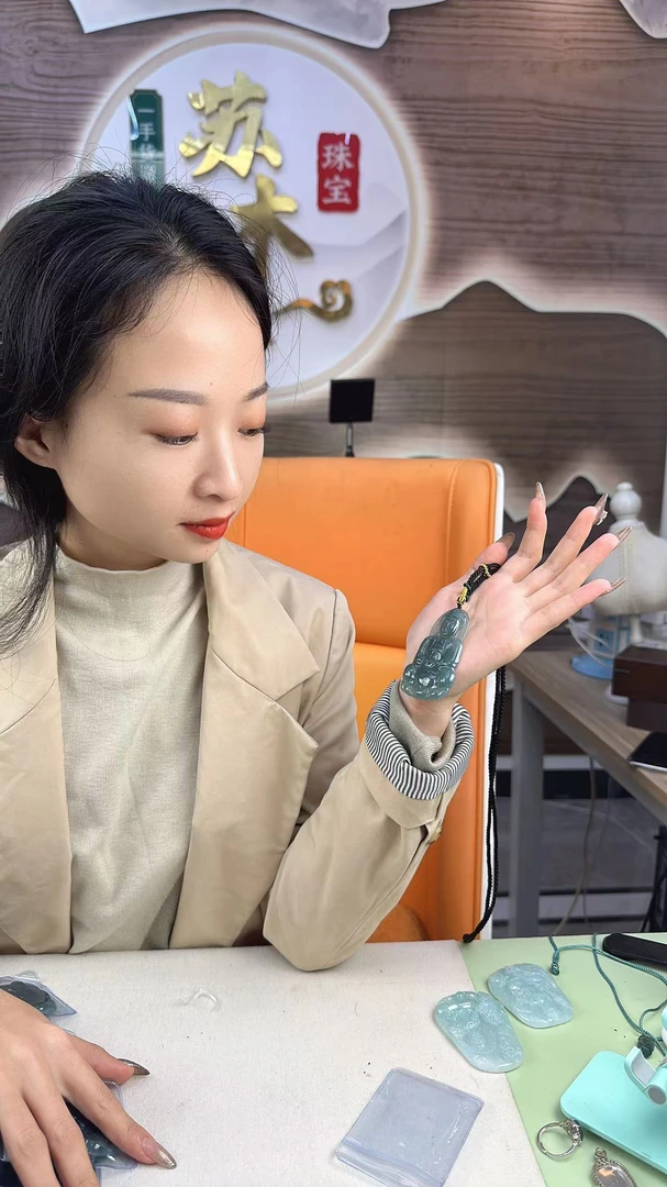 苏木木珠宝天然翡翠新款观音吊坠12/9