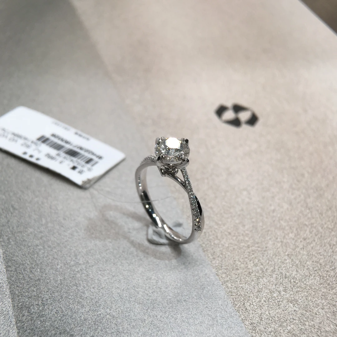 18K金50分钻戒主钻0.5ct颜色I-J净度SI2副钻12分总3.16g带GIA国检