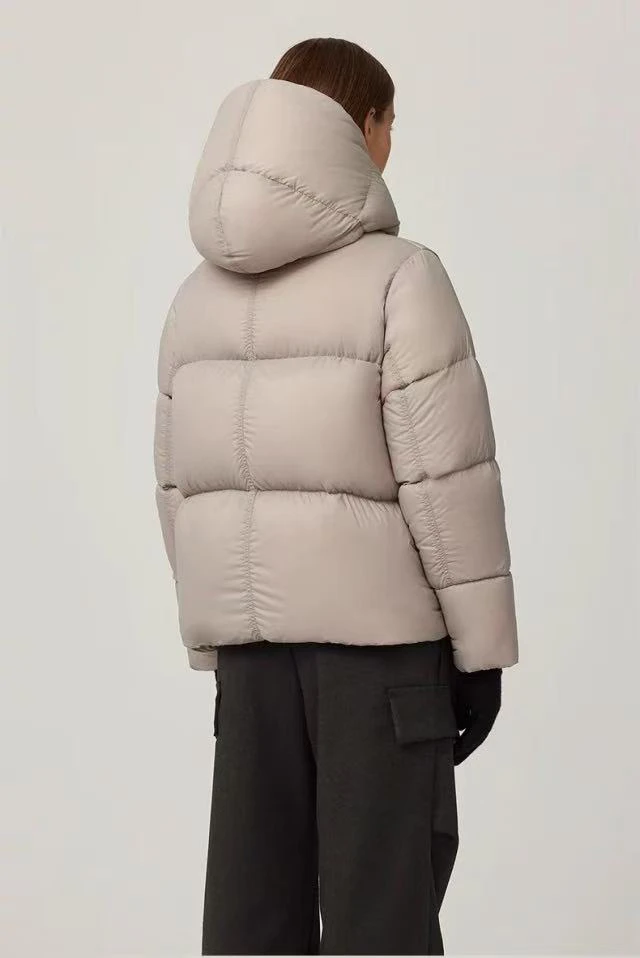 新款羽绒服 包裹感十足