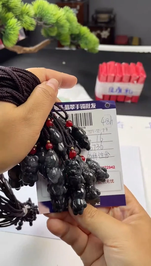 【闪购商品】翡翠吊坠未镶嵌东哥/410736/多样性发/有微瑕