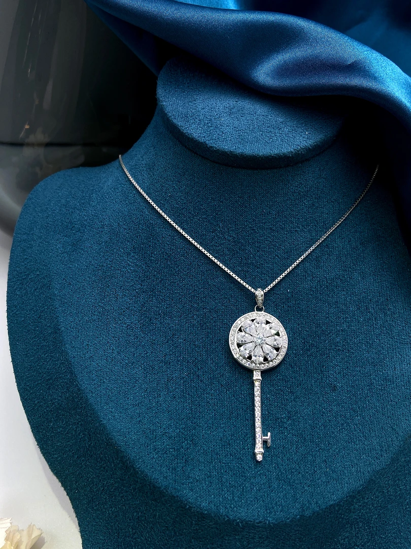 坠链均925银锆石 高碳钻钥匙项链 幸运旋转女毛衣链满钻轻奢时尚