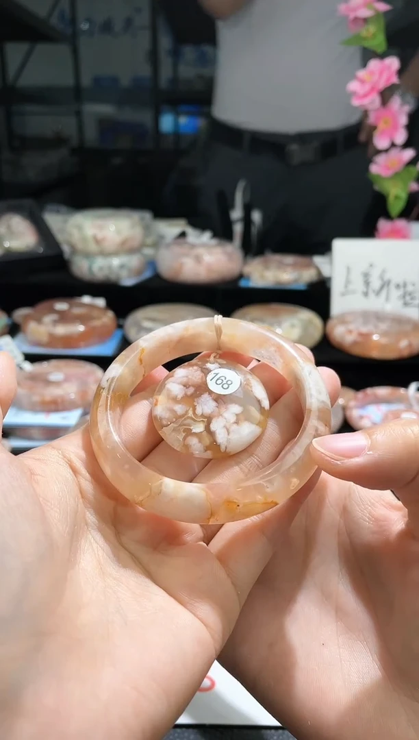 【闪购商品】石英质玉手镯未镶嵌53/168