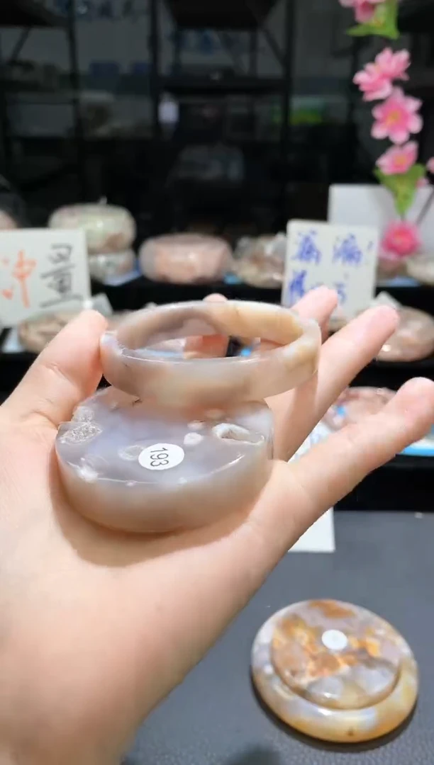 【闪购商品】石英质玉手镯未镶嵌53/193