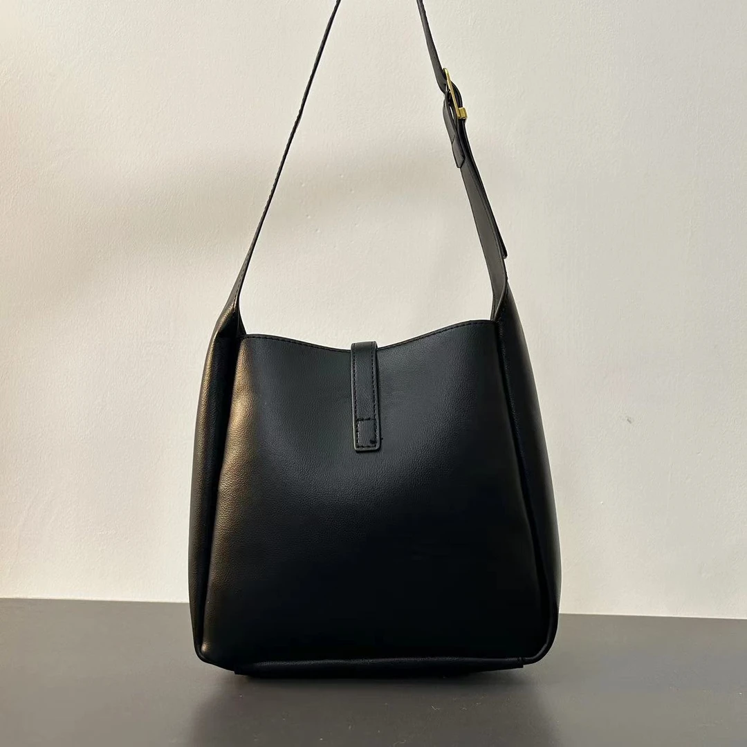 [-021]黑色水桶单肩包2024新款秋冬高端真皮女包网红休闲小众包女