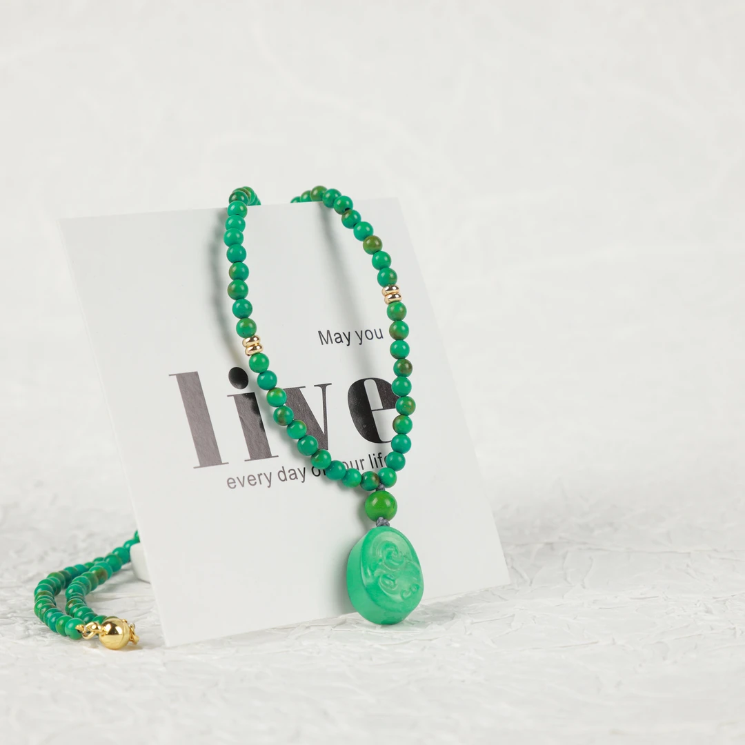 原创高瓷油绿色项链吊坠搭配矿石雕刻项链配饰钥匙扣