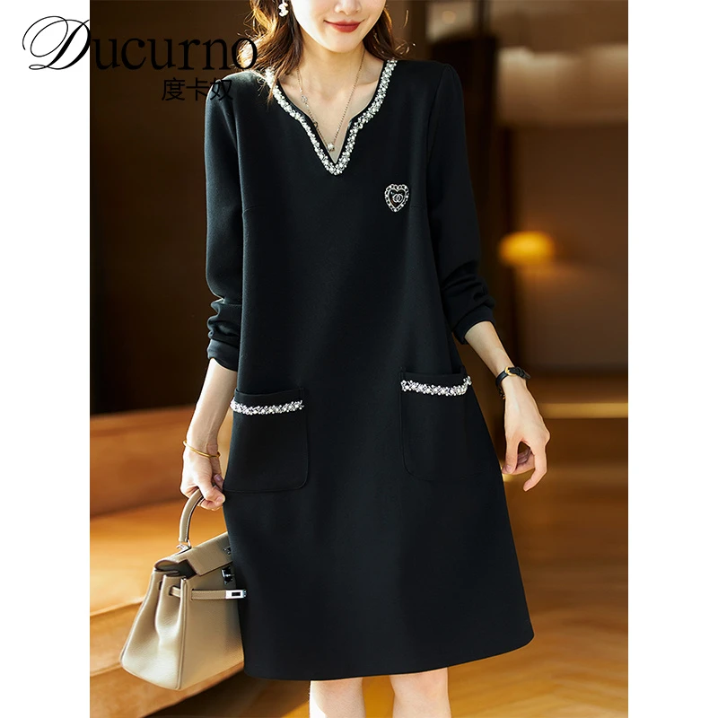 DUCURNO气质v领连衣裙女早秋2025年新款洋气初秋职场中性风穿搭