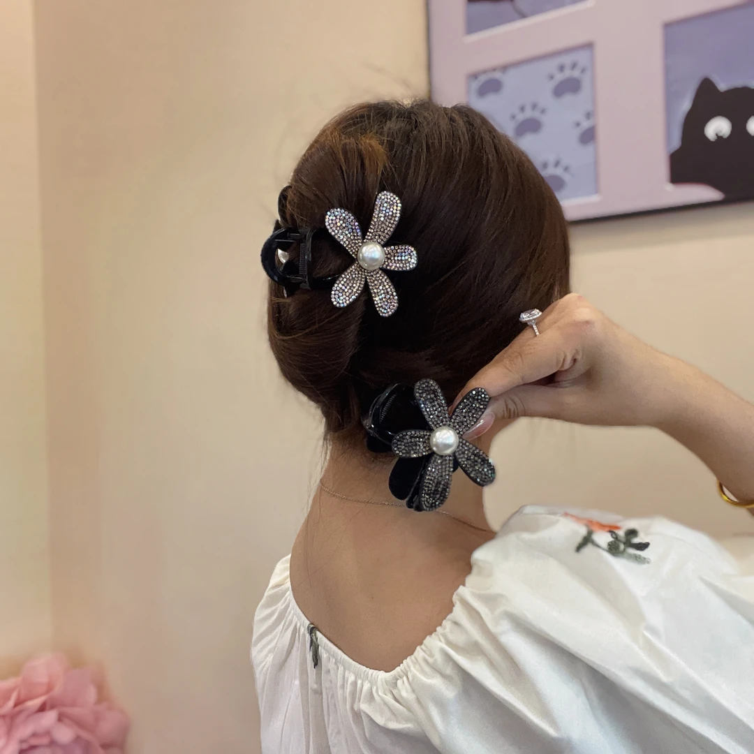 【向阳花】星光闪闪八公分花朵抓夹轻奢高级感后脑勺盘发抓夹满钻