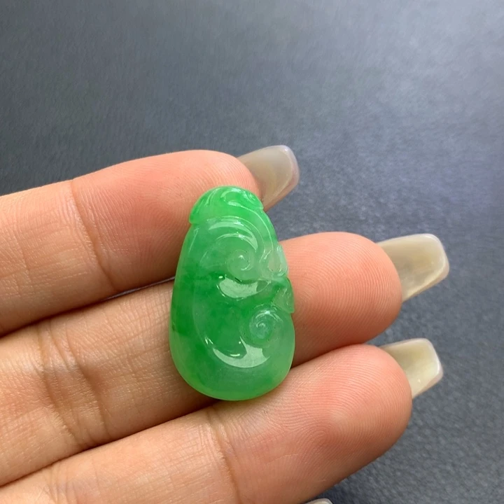 翡翠颈饰未镶嵌冰阳绿如意