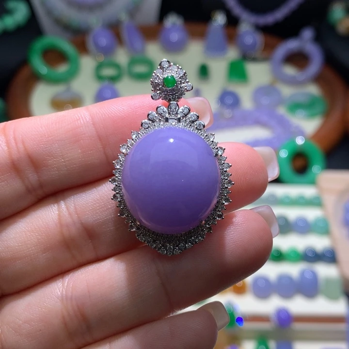 翡翠颈饰18K金镶嵌红粉紫鸽子蛋