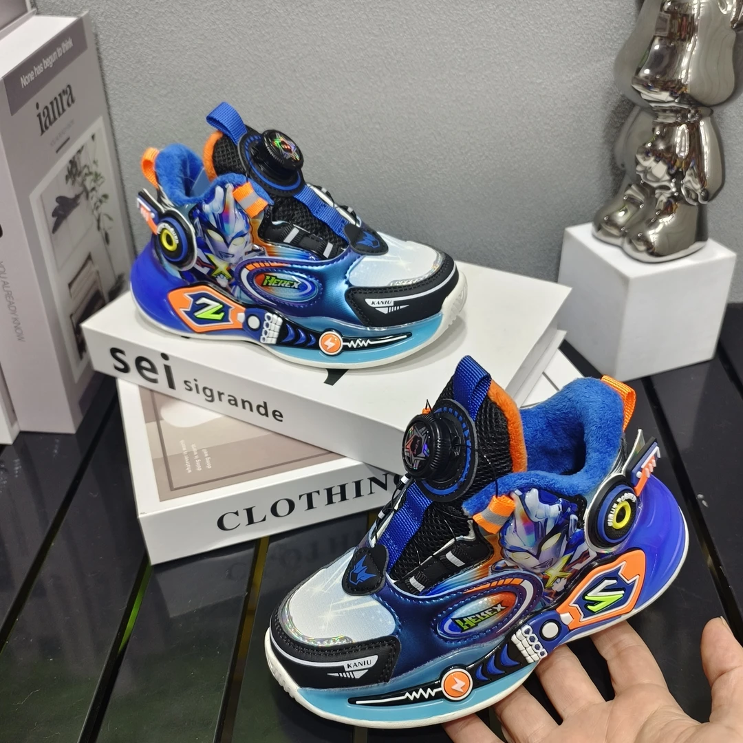 2024冬季新款男童卡通二棉运动鞋皮面软底休闲奥特曼跑鞋