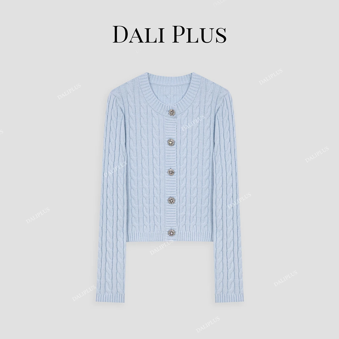 DALI PLUS法式冰川蓝麻花编织小香风针织开衫-D4MM0610