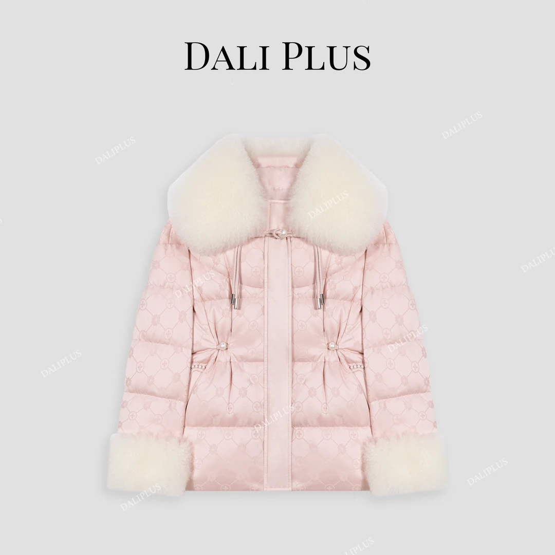 DALI PLUS【桑蚕丝+山 羊绒】精贵感 保暖暗纹提花鹅绒服-D4BL0234