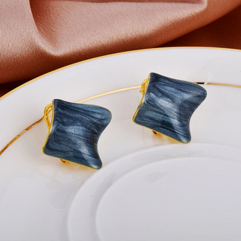 铜合金耳饰 921#欧美个性不规则方形滴釉耳夹高级小香风几何耳环