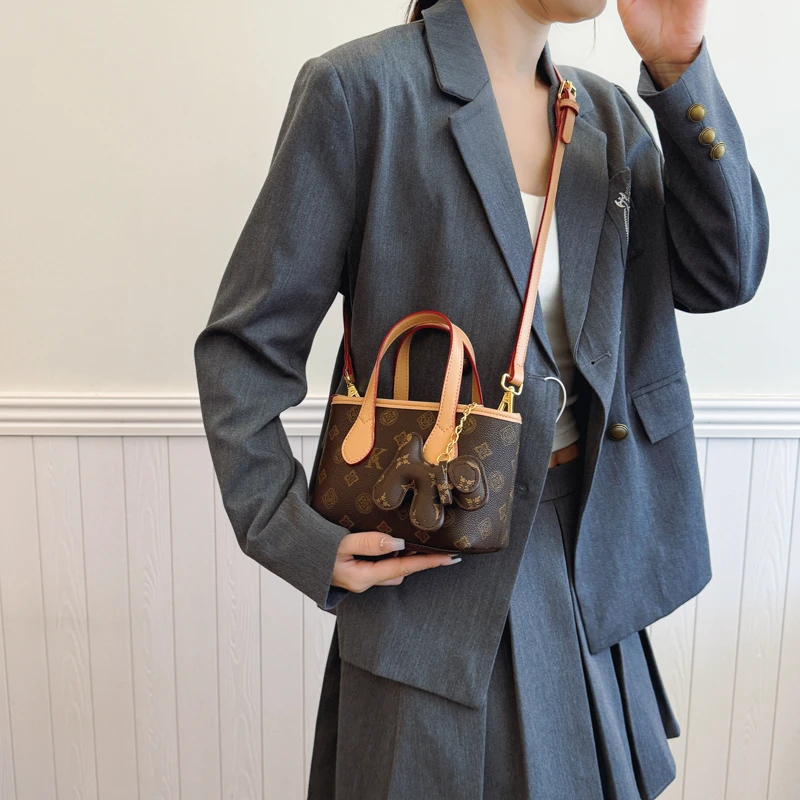 包包女士休闲新款小众质感超火大容量秋冬流行手提斜挎经典女款